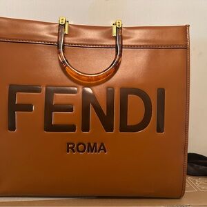Fendi Sunshine bag medium like brand new